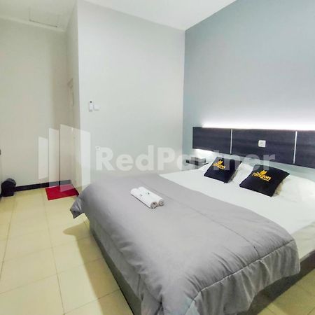 The Paragon Hotel Cilacap Redpartner Extérieur photo