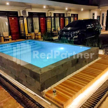 The Paragon Hotel Cilacap Redpartner Extérieur photo