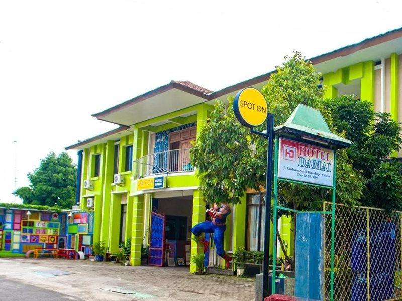 The Paragon Hotel Cilacap Redpartner Extérieur photo