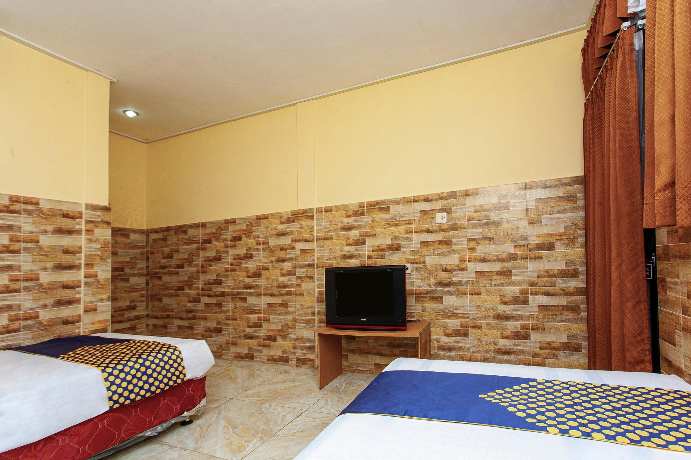The Paragon Hotel Cilacap Redpartner Extérieur photo