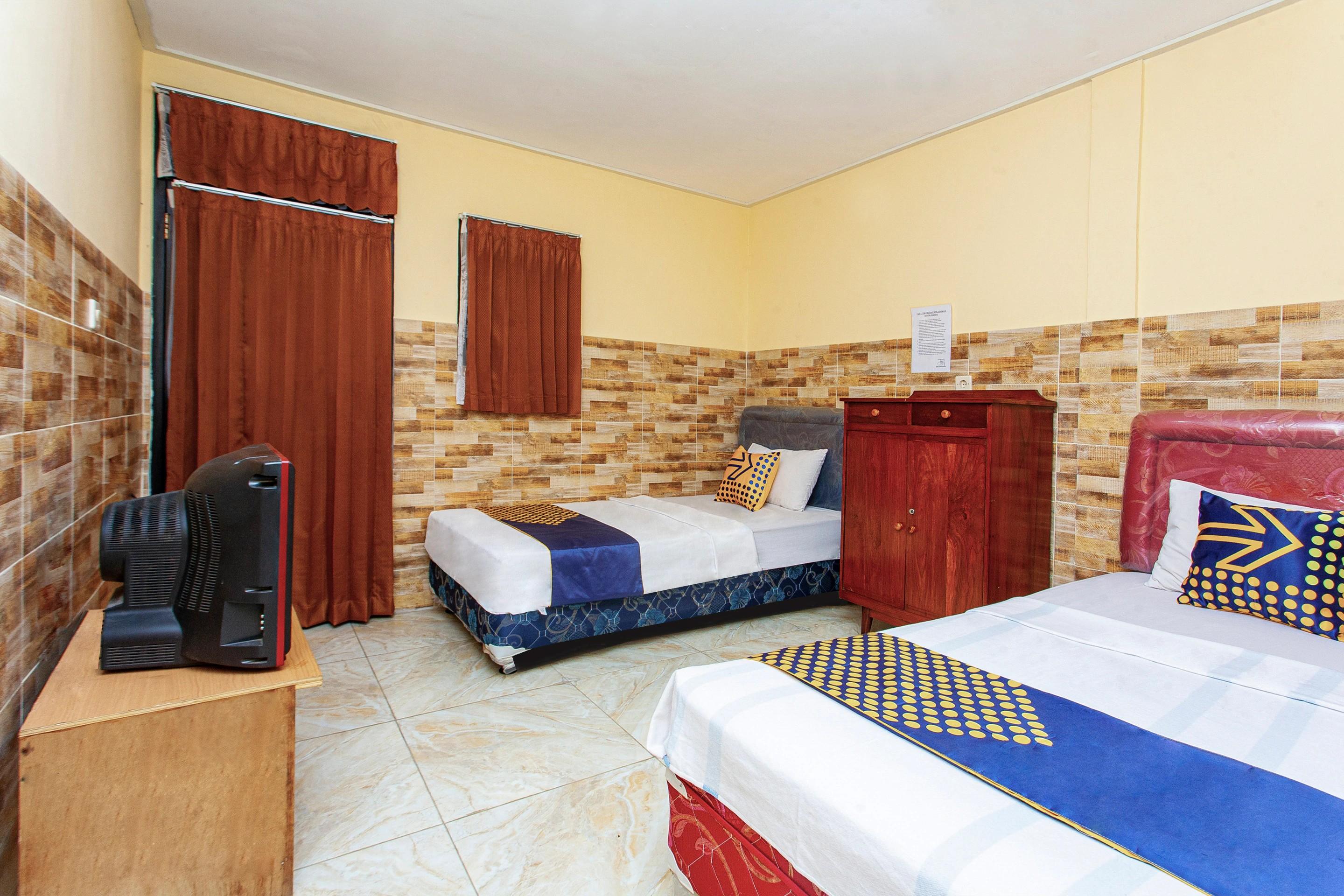 The Paragon Hotel Cilacap Redpartner Extérieur photo