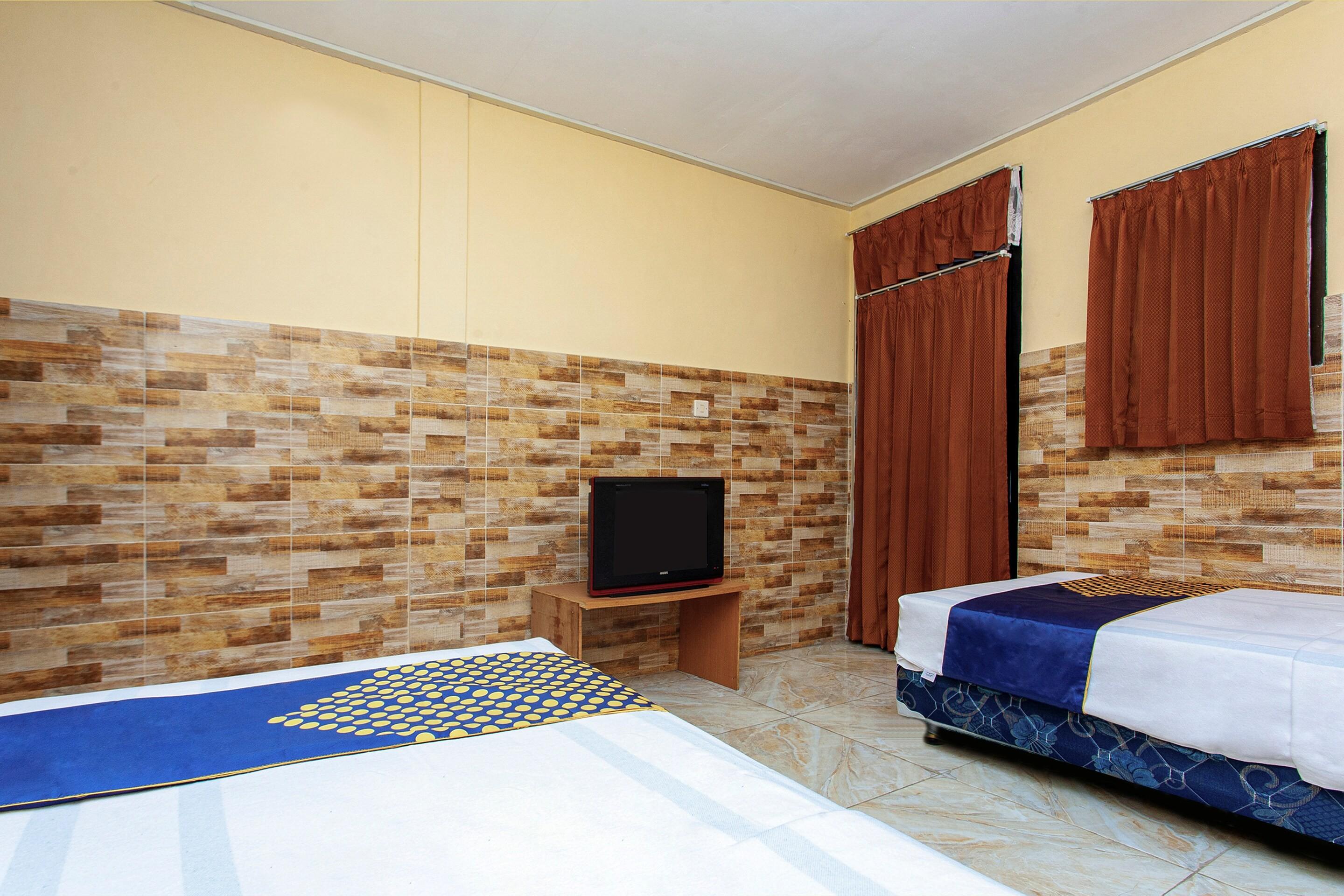 The Paragon Hotel Cilacap Redpartner Extérieur photo