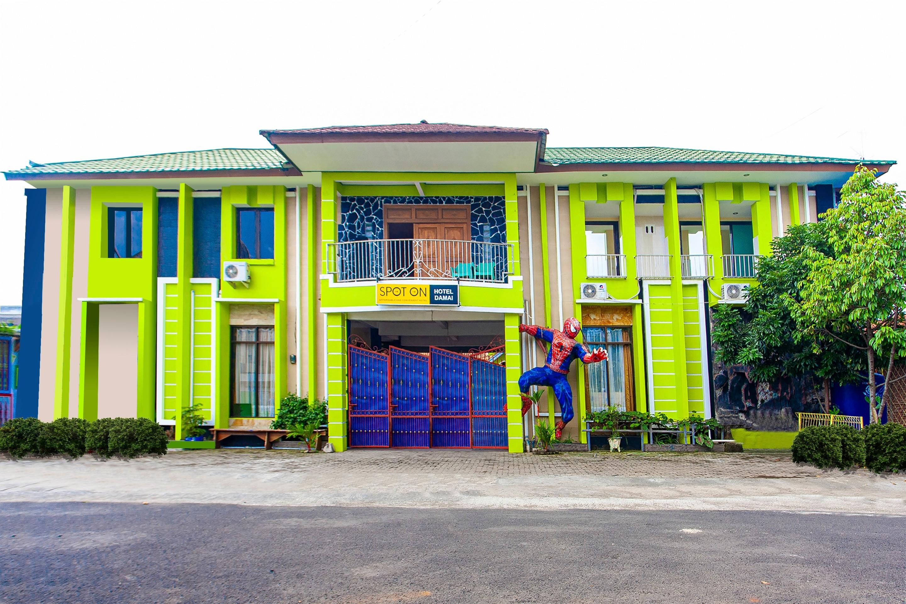 The Paragon Hotel Cilacap Redpartner Extérieur photo