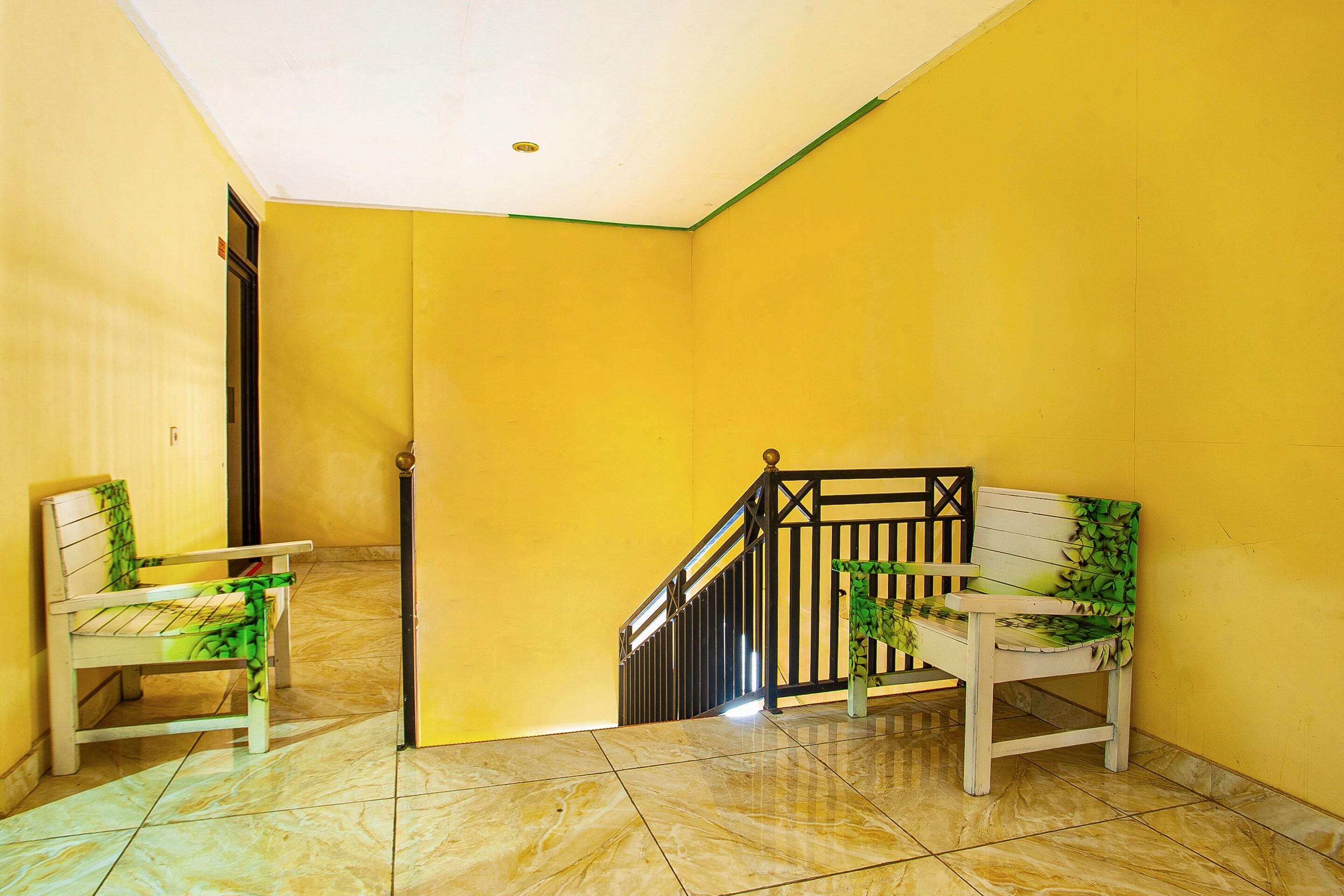 The Paragon Hotel Cilacap Redpartner Extérieur photo