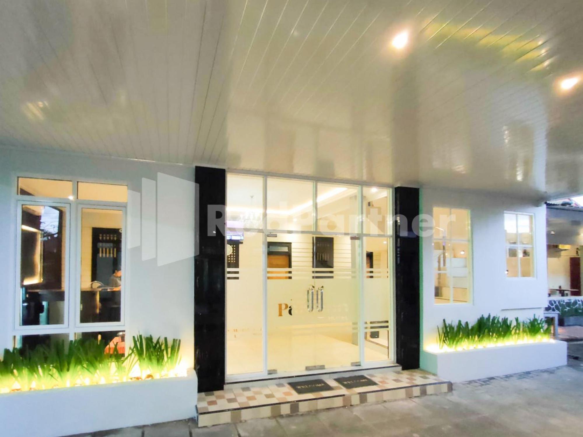 The Paragon Hotel Cilacap Redpartner Extérieur photo