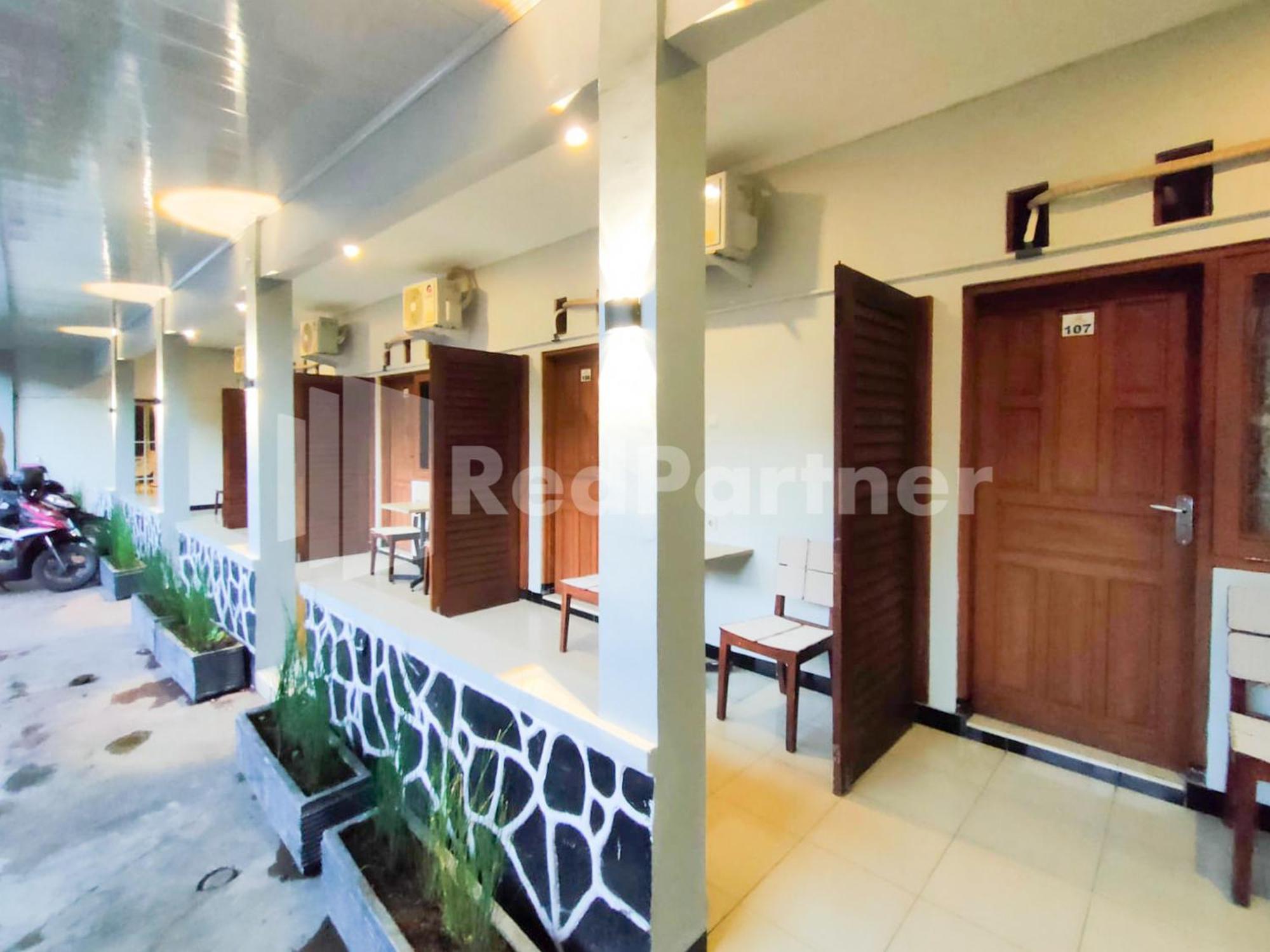 The Paragon Hotel Cilacap Redpartner Extérieur photo