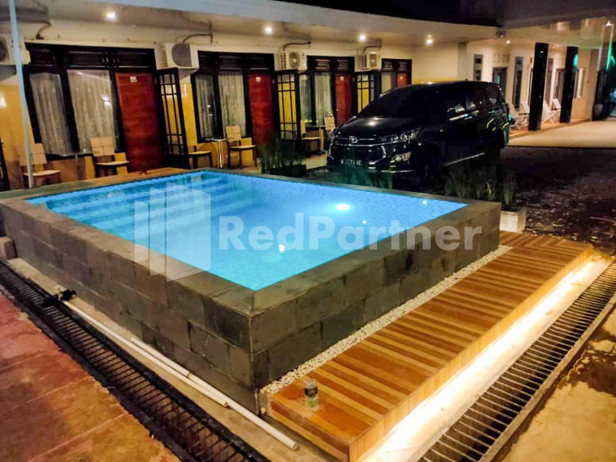 The Paragon Hotel Cilacap Redpartner Extérieur photo